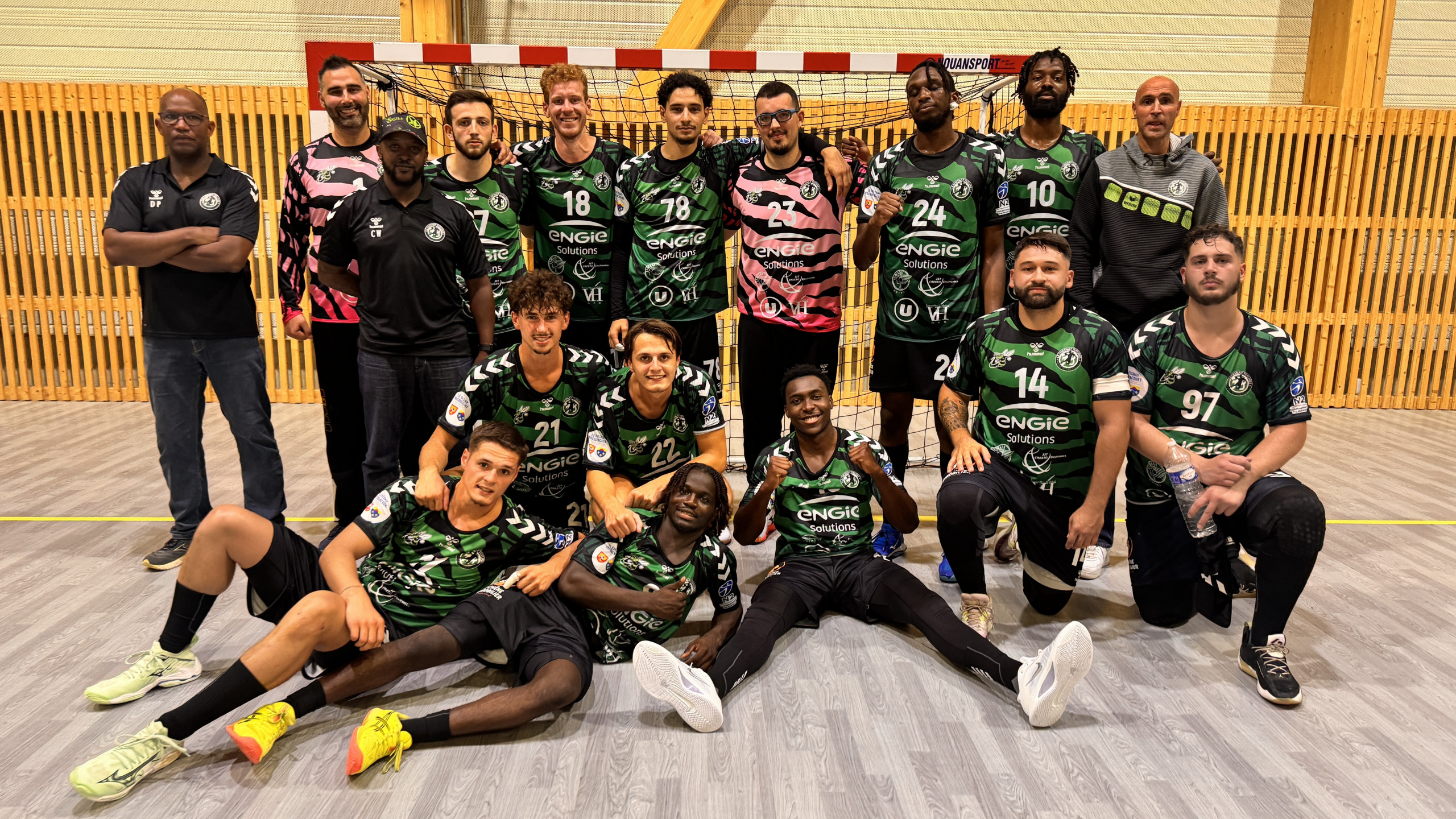 Les frelons verts s’imposent sans trembler